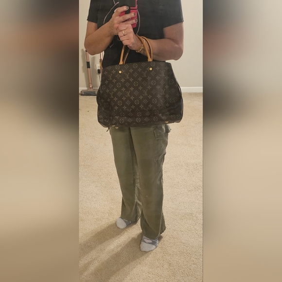 Louis Vuitton Montaigne GM – Monogram Canvas w/ Original Strap - Picture 14 of 16